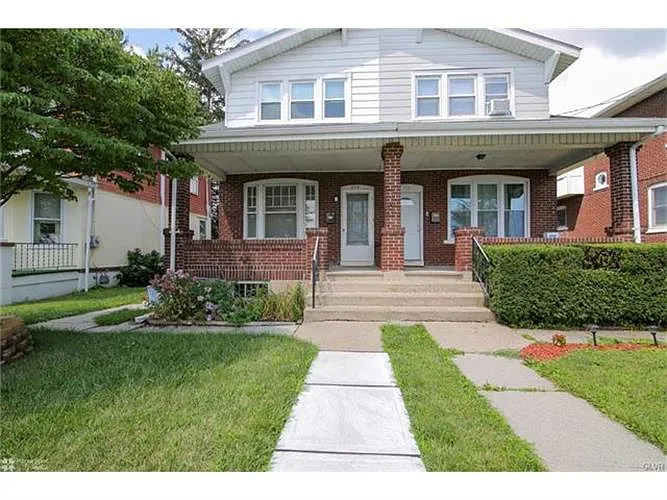 952 Club Ave photo 1