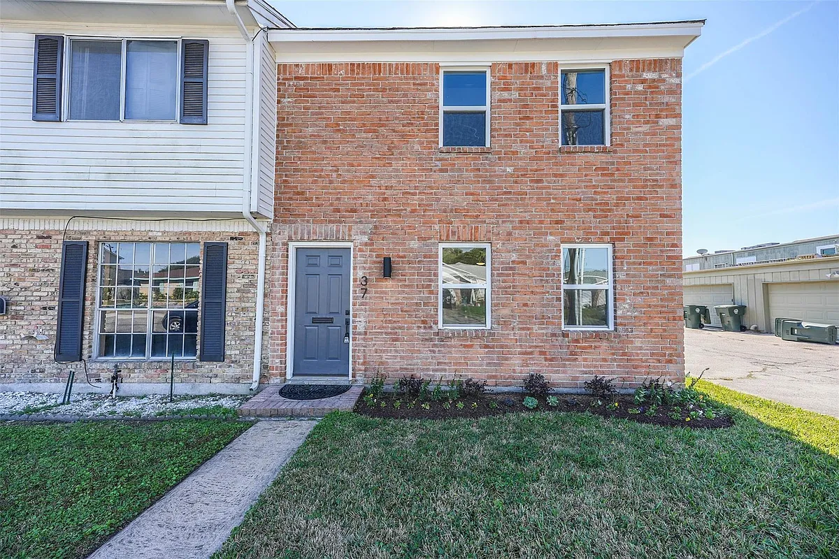 Building Photo - 37 San Jacinto Dr