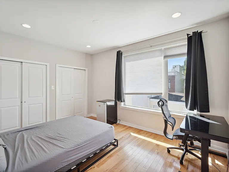 1246 E Fletcher St — Photo 21