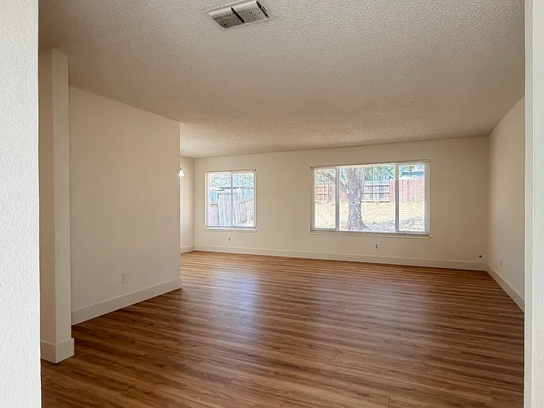 2540 Deer Trail Ln — Photo 5