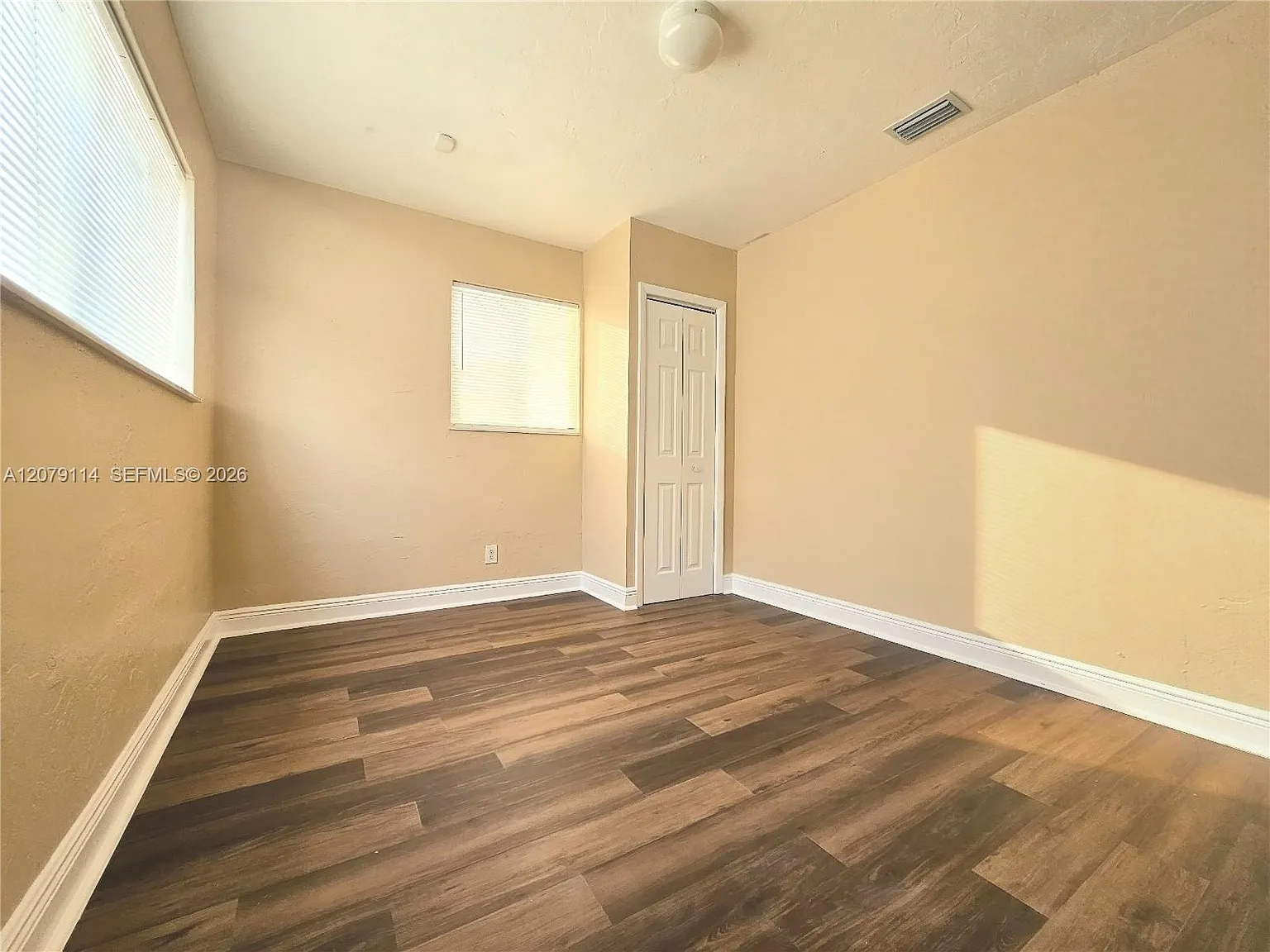 Para Villa Heights — Photo 3