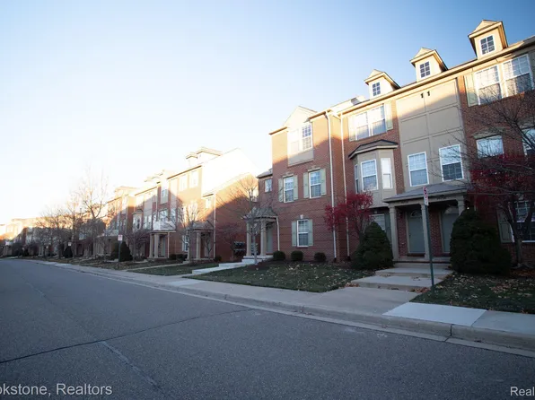 44706 Gwinnett Loop, Novi, MI 48377