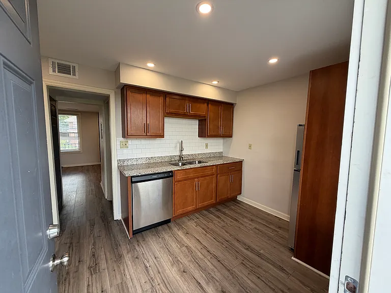 2822 Broadway Ave #3 — Photo 15
