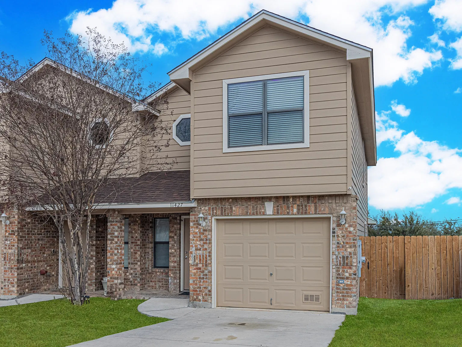 3 bed, 2.5 bath, 1456 sqft, $1,650 — Photo 2