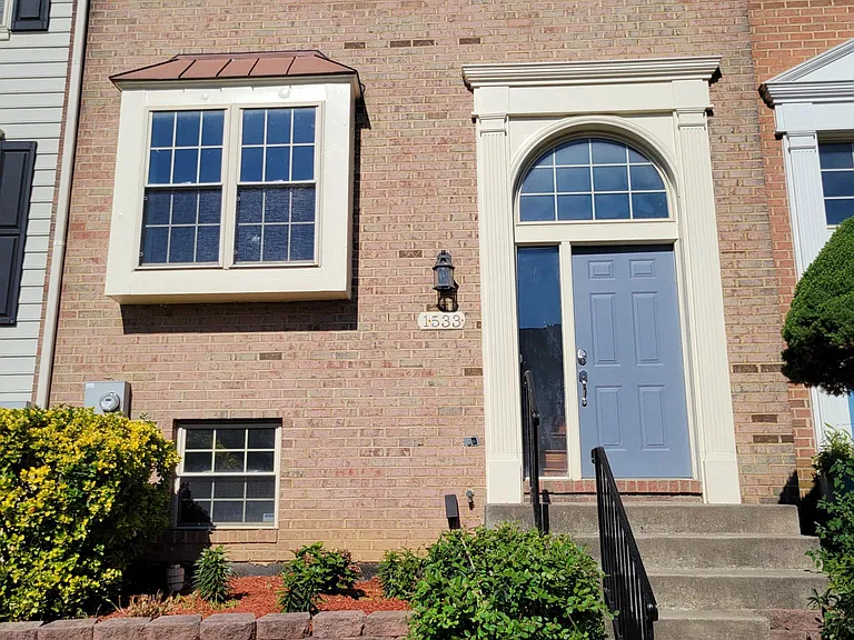 1533 S Rambling Way — Photo 1