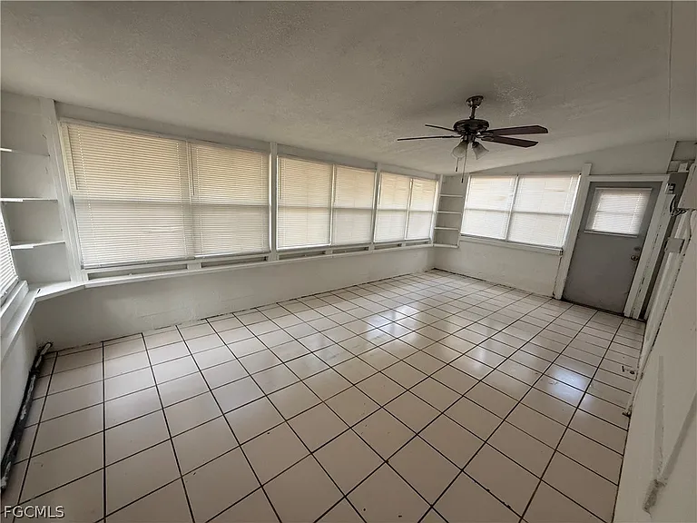 21422 Kenyon Ave — Photo 2