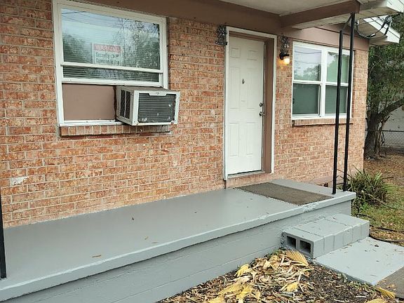 3rd image of 4422 Melvin Cir W