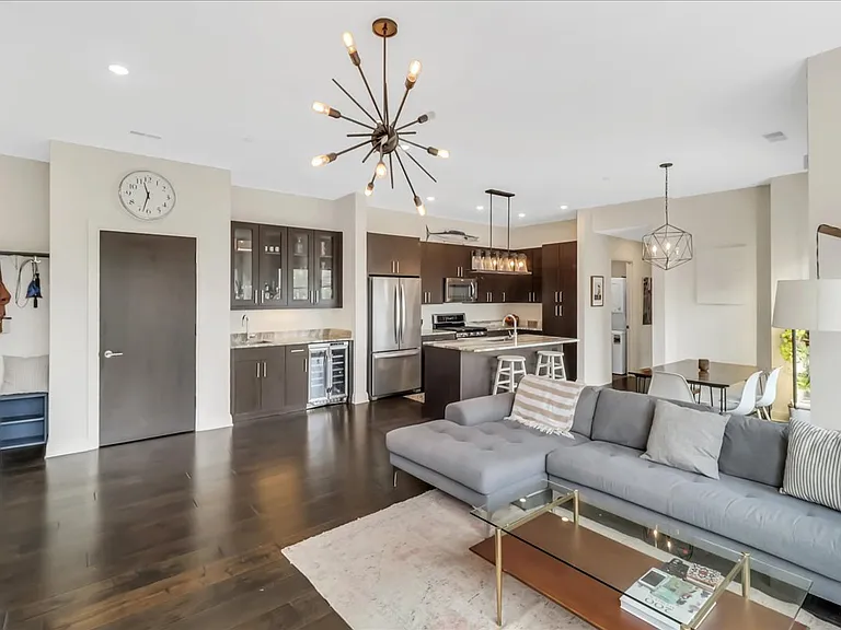 438 Selden St #203 — Photo 6