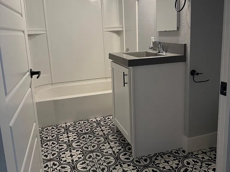 270 W 17th St #14 — Photo 5