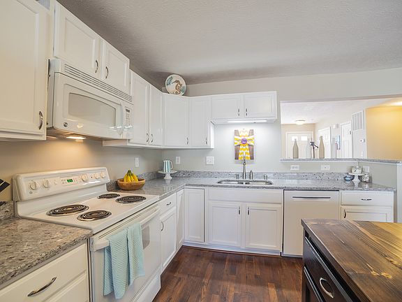 5th image of 1712 Bluffs Island Ct