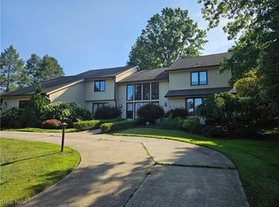 2437 Cedarwood Rd, Pepper Pike, OH 44124