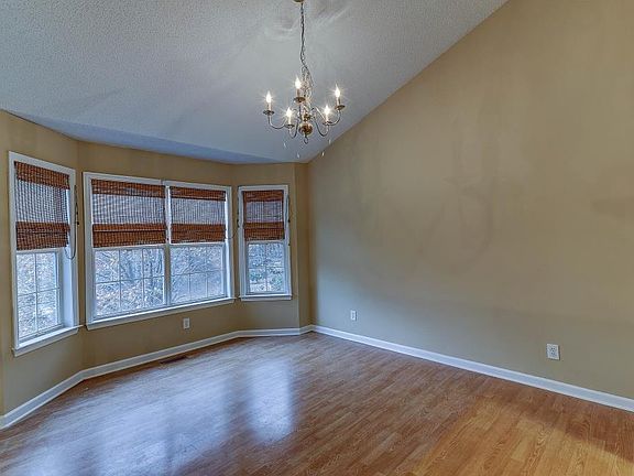 5th image of 155 Hartwood Dr