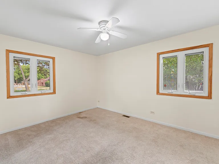 109 Landmeier Rd — Photo 16