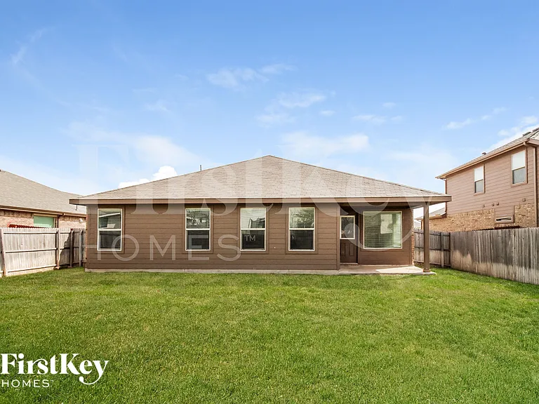 303 Preakness Ln — Photo 16