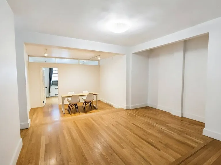 305 W 52nd St #5E — Photo 1
