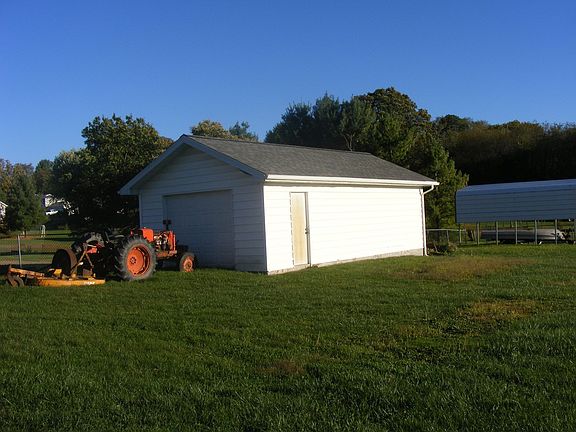 Detached Garage w/Electric
