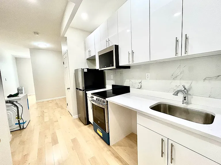 335 W 29th St #4L — Photo 6