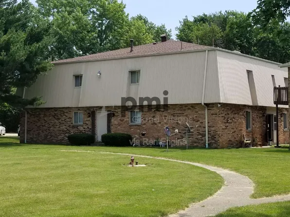 333 Southland Dr Unit 13, Warrensburg, IL 62573
