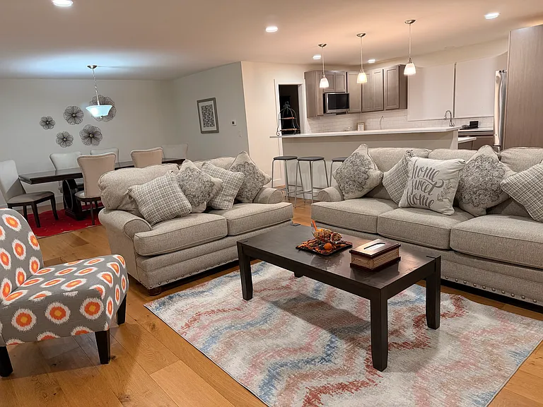 745 Hawthorne Dr — Photo 5