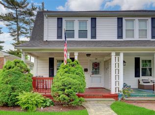 29 Meadow St, Garden City, NY 11530