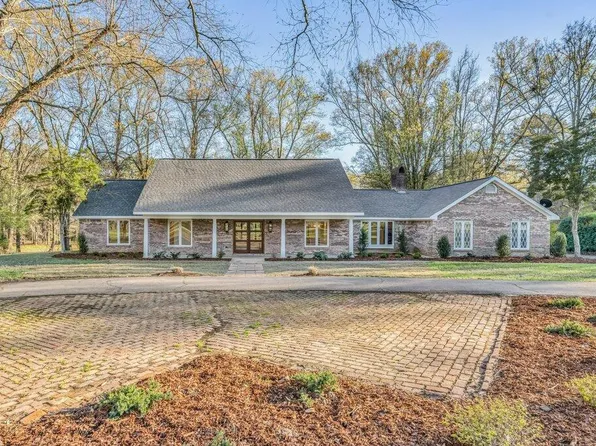 113 Clairmont Cir, Starkville, MS 39759