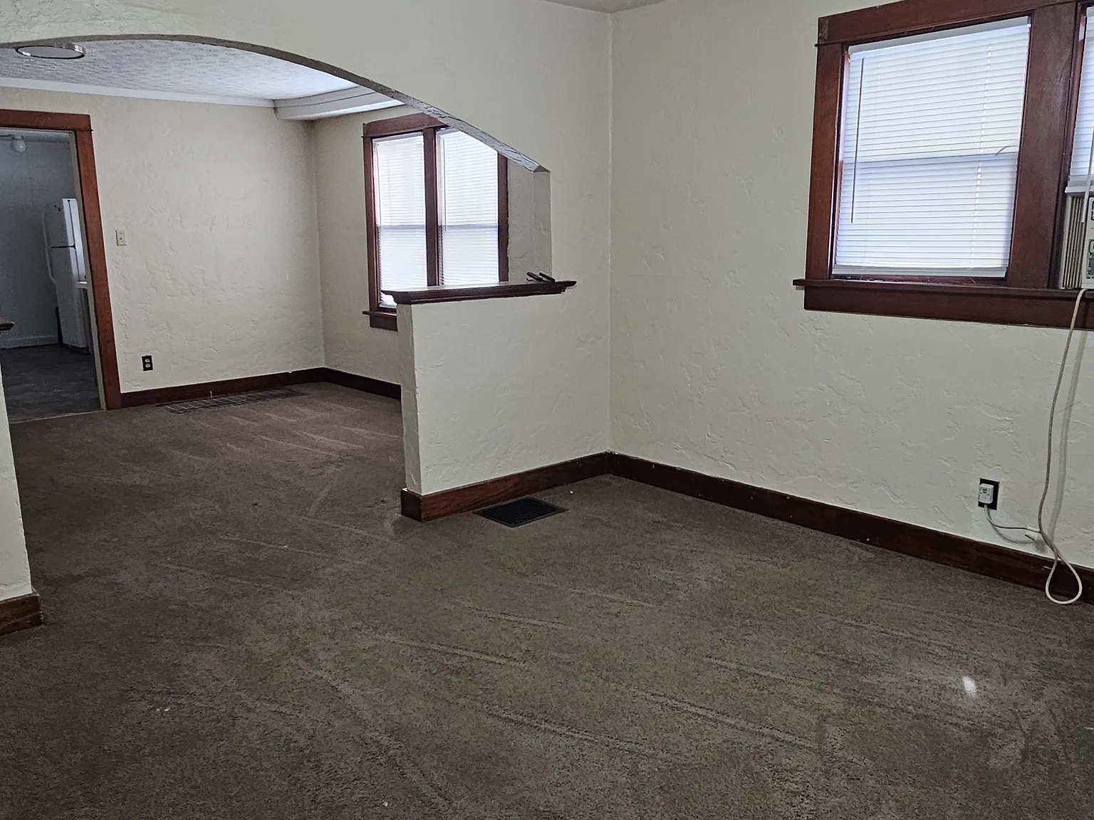 3 bed, 1102 sqft, $1,100 — Photo 2
