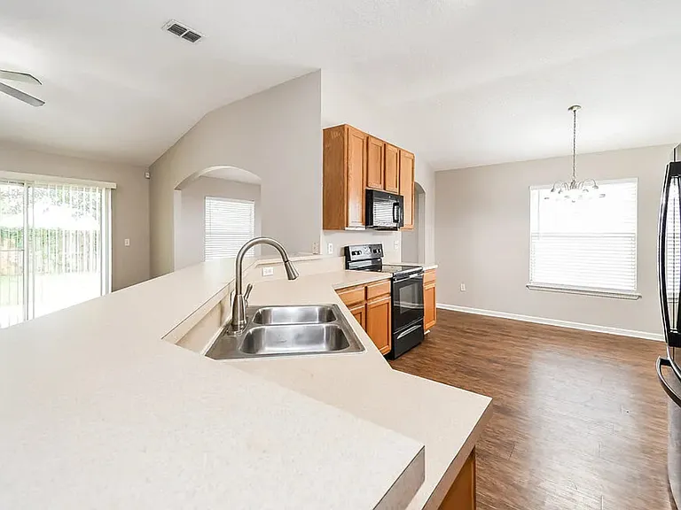 9270 Thunderbolt Dr — Photo 4