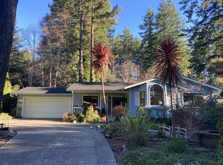 1384 Glenwood Dr, Brookings, OR
