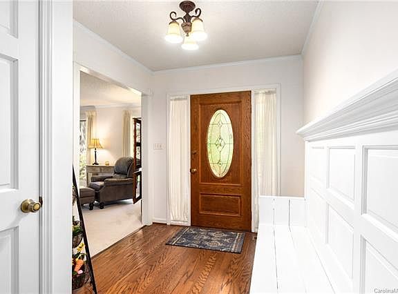 5th image of 82 Sugar Maple Dr
