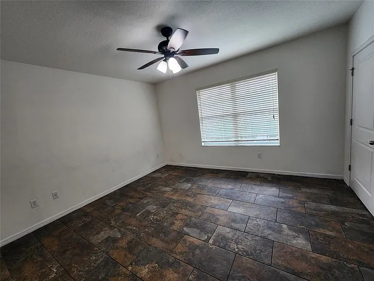 1112 Hillhurst Dr — Photo 25