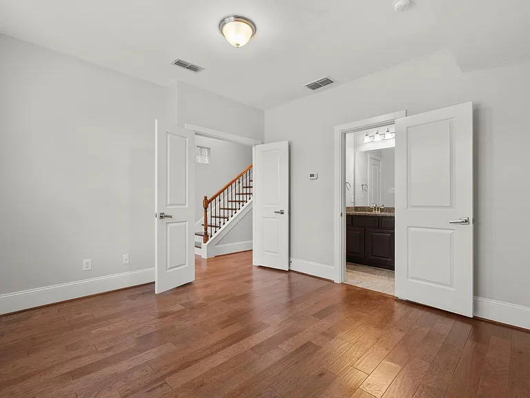 702 N Shepherd Dr — Photo 18