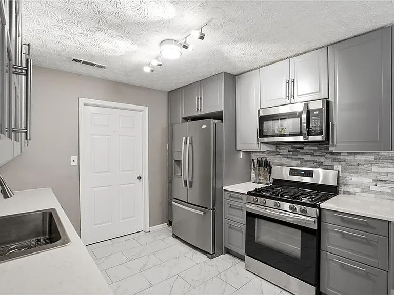 131 Homestead Way — Photo 13