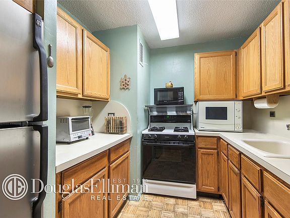 3rd image of 77 Fulton St APT 26J