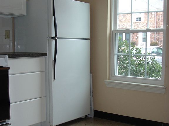 kitchen frig
