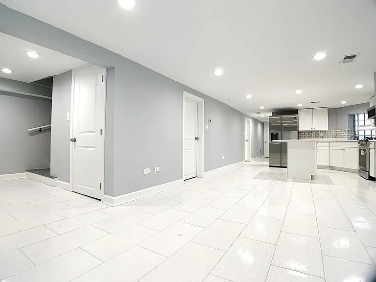 2327 N Harding Ave #G — Photo 3