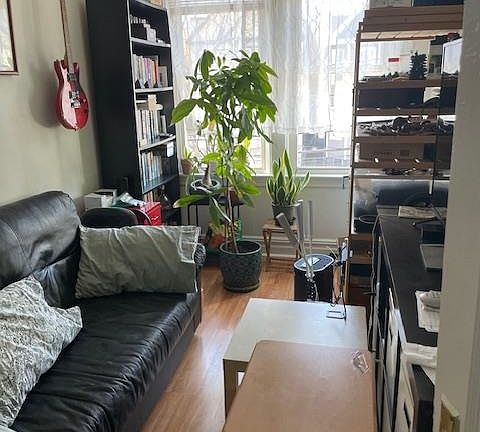 5th image of 376 Union St