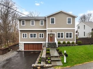 49 Walnut St, Pleasantville, NY 10570