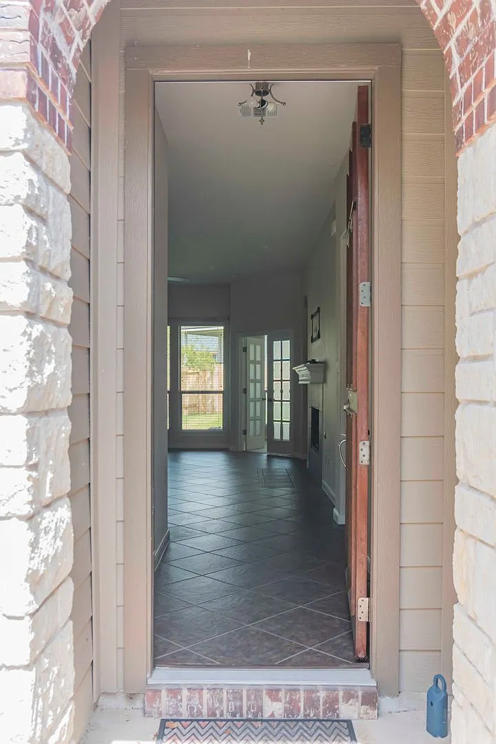 2542 Ravenwood Drive, Round Rock, TX, 78665 — Photo 3