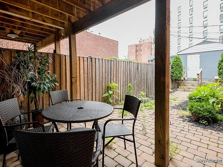221 E St NE — Photo 30