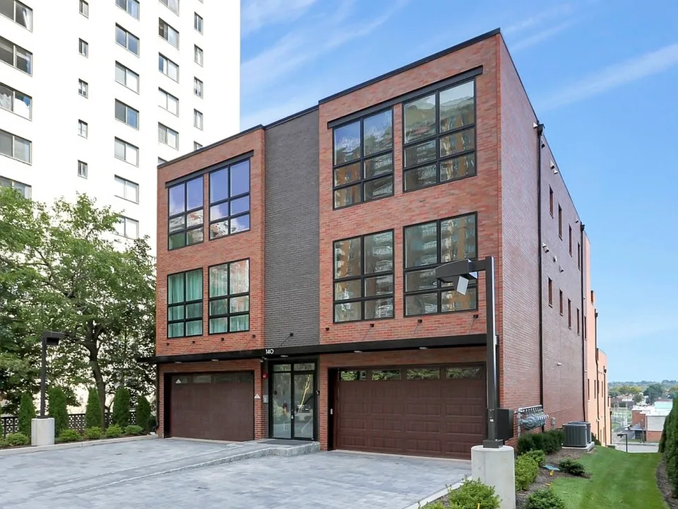 140 Overlook Ave #B2