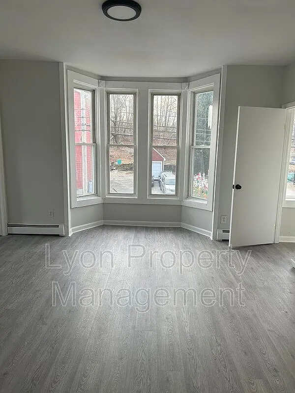 2 bed, 1.0 bath, $1,550 — Photo 4