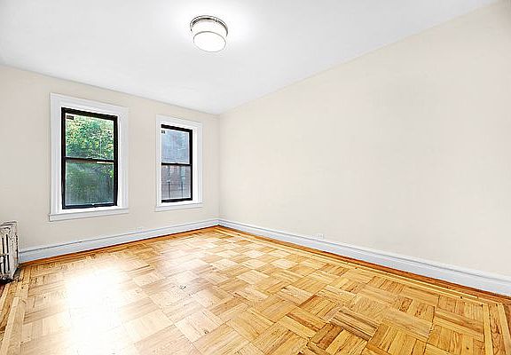 4th image of 3265 Bainbridge Ave APT B23