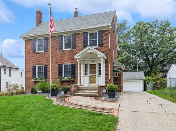 3410 Ravina Dr, Des Moines, IA 50313