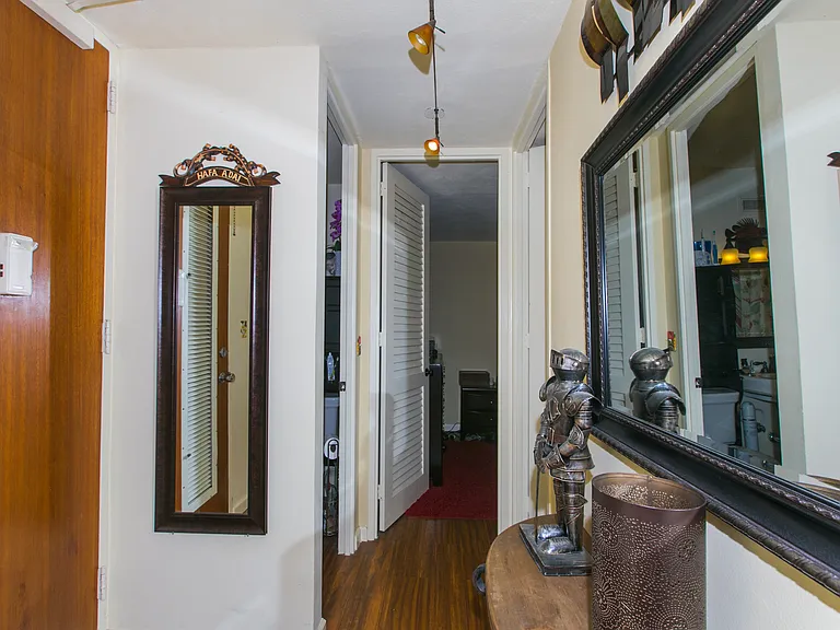 1511 Nuuanu Ave #639 — Photo 21