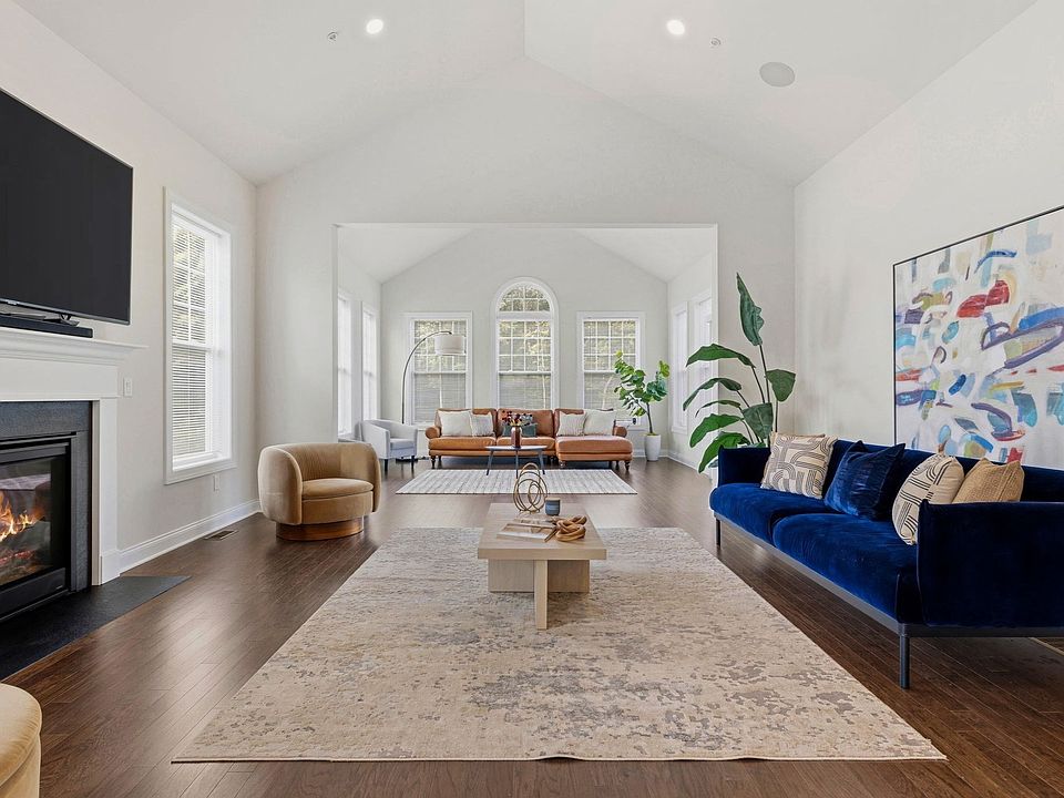 1st image of 73 Phoebe St #40