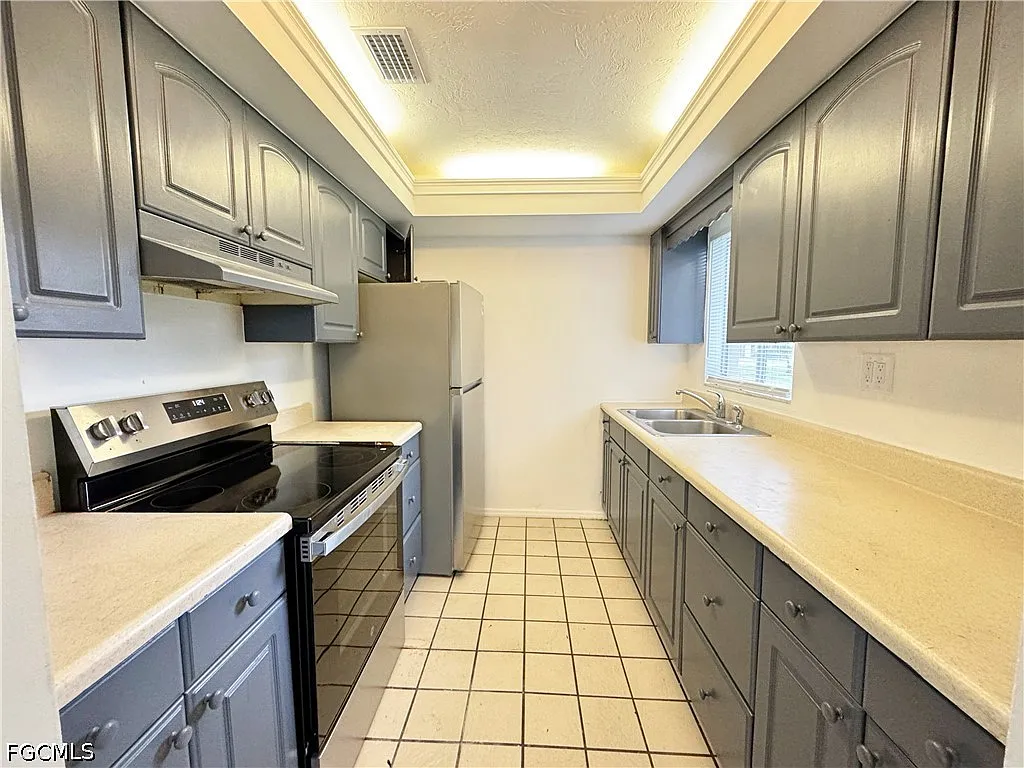 3 bed, 1.0 bath, 1103 sqft, $1,600 — Photo 4