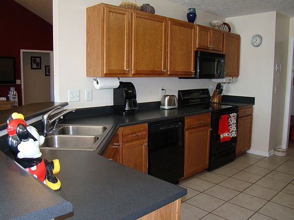 Kitchen open to Great Rm & Breakfast Rm