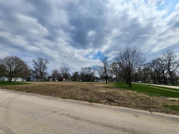 1601 Grand Ave #17-22, Emmetsburg, IA 50536