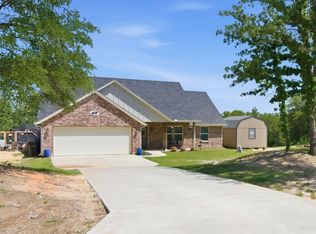 112 Monarch Ln, Poolville, TX 76487