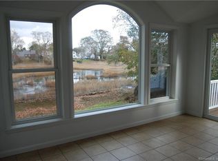 26 Old Smugglers Rd, Branford, CT 06405